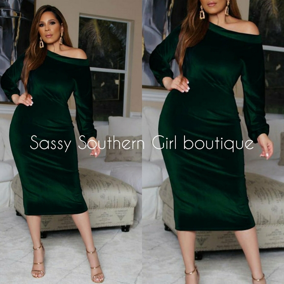 ⭐🆕Dark green velvet off shoulder midi dress - Picture 5 of 13